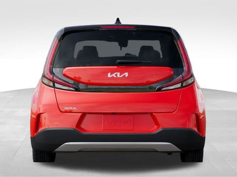 Used 2025 Kia Soul LX image 16