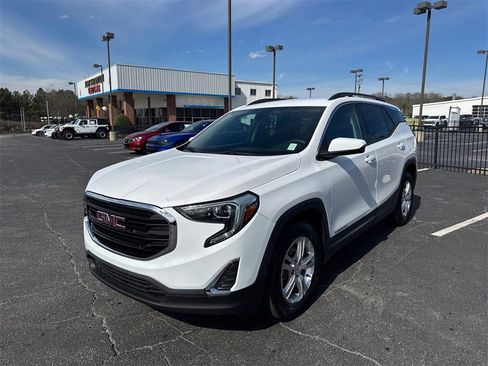 Used 2020 GMC Terrain SLE w/ Driver Convenience Package image 2