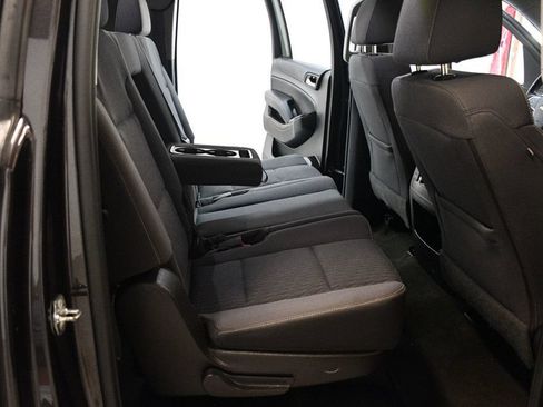 Used 2017 Chevrolet Suburban LS RWD image 36