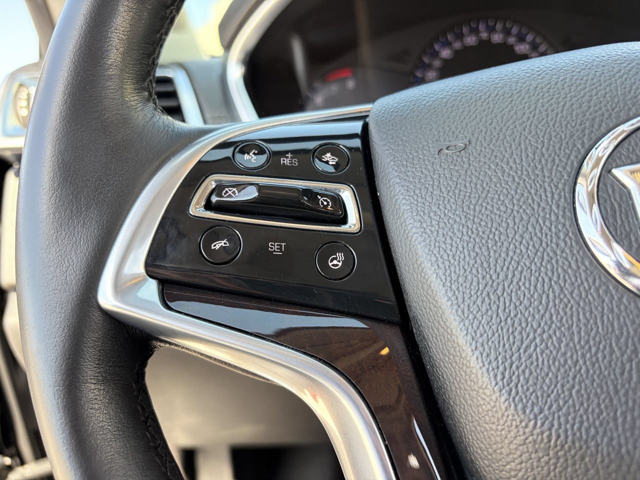 Used 2015 Cadillac SRX Luxury w/ Driver Awareness Package FWD image 21