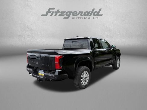 Used 2024 Toyota Tacoma SR5 AWD/4WD image 10