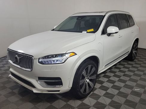 Used 2024 Volvo XC90 T8 Plus w/ Protection Package Premier AWD/4WD image 4