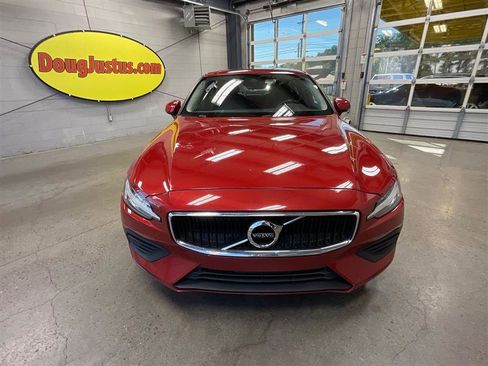 Used 2020 Volvo S60 T6 Momentum image 8