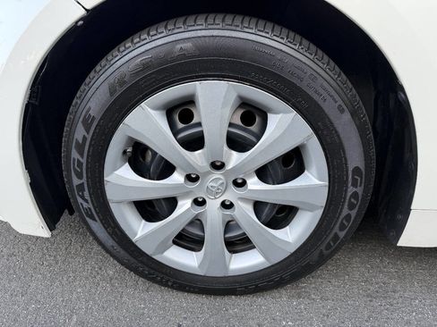 Used 2020 Toyota Corolla LE w/ Carpet Mat Package (TMS) FWD image 32