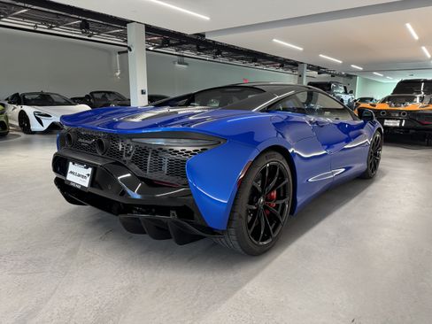 Used 2023 McLaren Artura RWD image 5