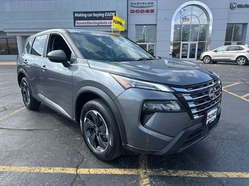 Used 2025 Nissan Rogue SV AWD/4WD image 2