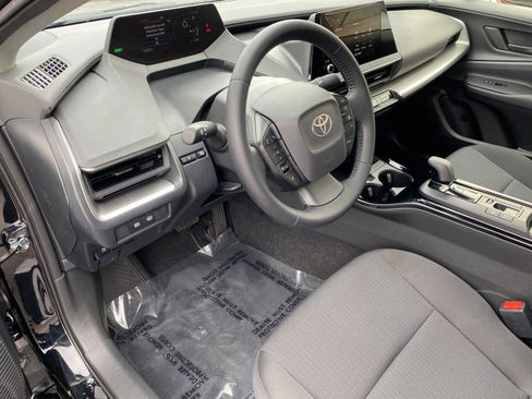 Used 2025 Toyota Prius LE image 34