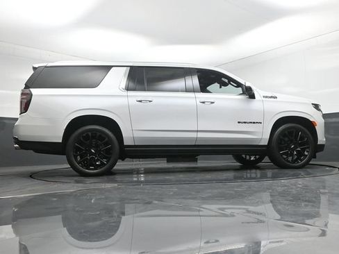 Used 2023 Chevrolet Suburban High Country AWD/4WD image 57