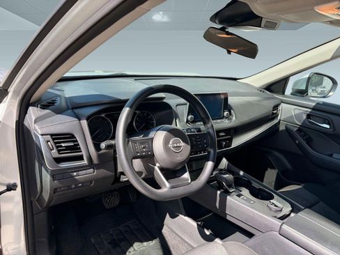 Certified 2023 Volvo XC40 B5 Plus w/ Protection Package Premier image 4