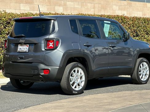 Used 2023 Jeep Renegade Latitude image 4