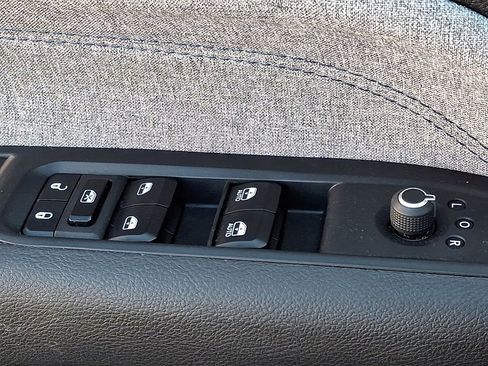 Used 2024 Jeep Compass Latitude image 25