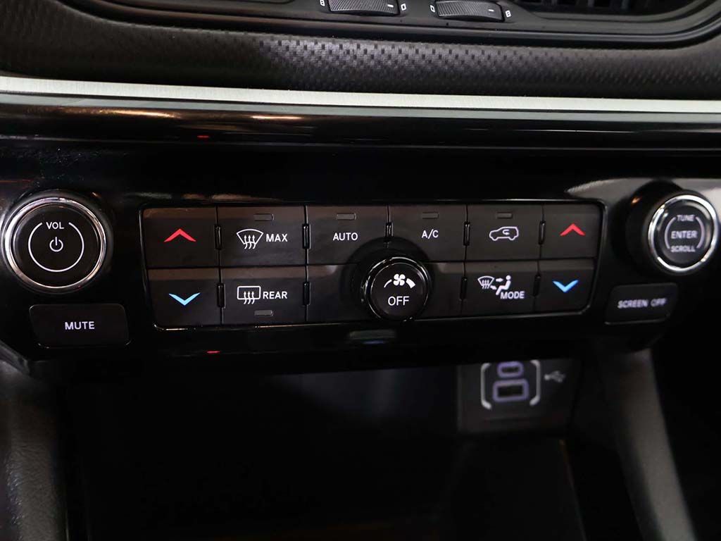 Used 2025 Jeep Compass Trailhawk AWD/4WD image 45
