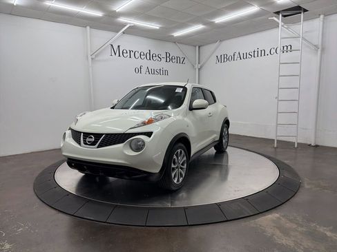 Used 2011 Nissan Juke SV image 3