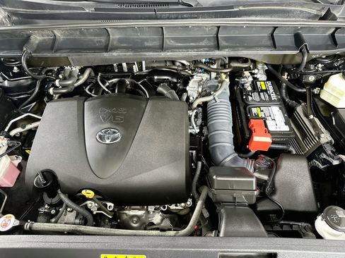Used 2021 Toyota Highlander XLE FWD image 36