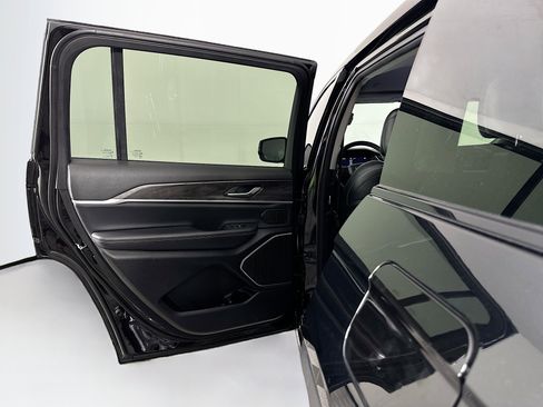 Used 2023 Jeep Grand Cherokee L Limited image 27