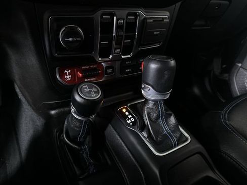 Used 2022 Jeep Wrangler Unlimited Rubicon 4xe w/ Cold Weather Group AWD/4WD image 16