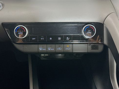 Used 2023 Hyundai Elantra SEL FWD image 23