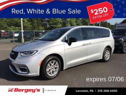 Used 2024 Chrysler Pacifica Touring-L