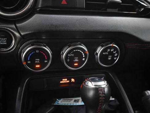 Used 2019 MAZDA MX-5 Miata Grand Touring RWD image 17