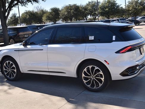 New 2026 Lincoln Nautilus Reserve image 10