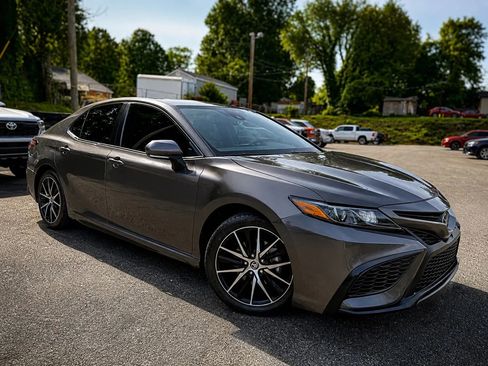 Used 2024 Toyota Camry SE w/ Convenience Package FWD image 1