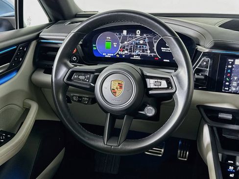Certified 2025 Porsche Macan 4S Electric AWD/4WD image 12