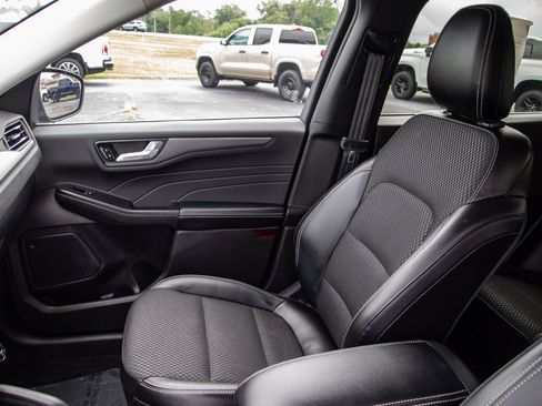 Used 2025 Ford Escape SE FWD image 14