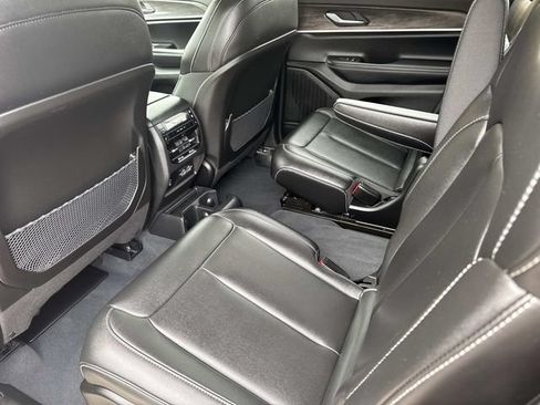 Used 2023 Jeep Grand Cherokee L Limited AWD/4WD image 14
