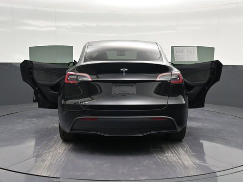 Used 2024 Tesla Model Y Long Range image 45