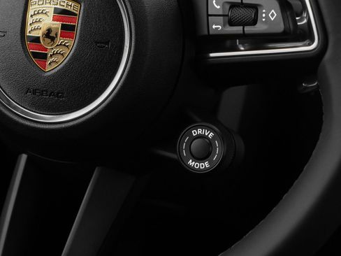 Certified 2025 Porsche Macan image 31