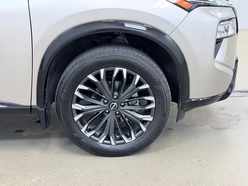 Used 2026 Nissan Rogue Platinum w/ Platinum Premium Package AWD/4WD image 4