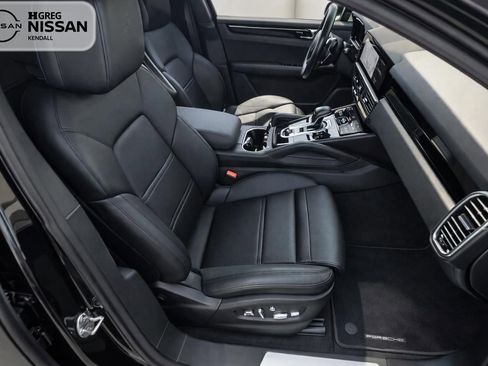 Used 2020 Porsche Cayenne AWD/4WD image 10