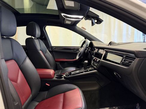 Certified 2023 Porsche Macan S image 16