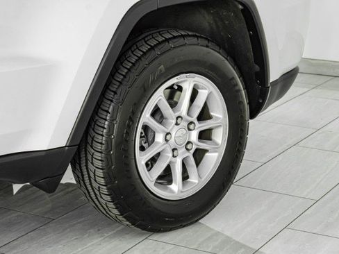 Used 2018 Jeep Grand Cherokee Laredo image 50