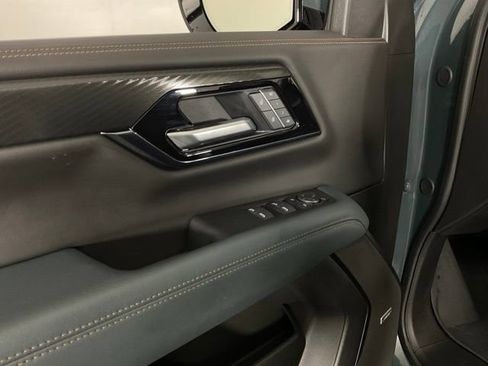 Used 2025 GMC Yukon AT4 w/ AT4 Premium Package AWD/4WD image 32