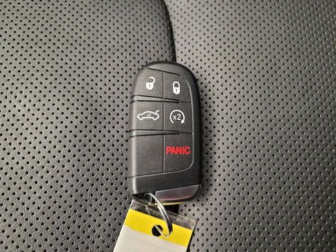 Used 2021 Jeep Cherokee Latitude Lux image 32