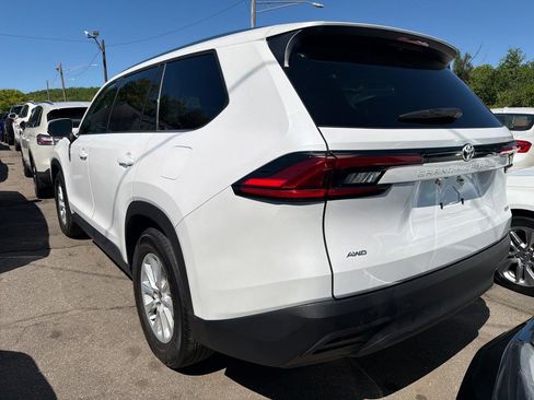 Used 2024 Toyota Grand Highlander AWD image 13