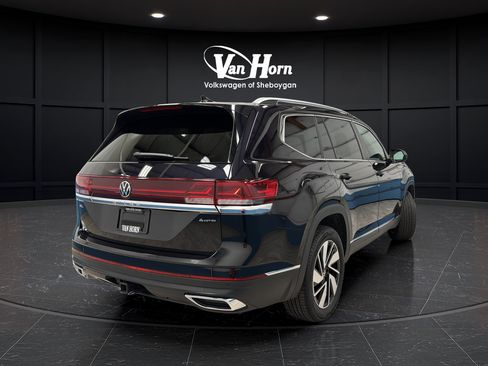 Used 2025 Volkswagen Atlas SEL AWD/4WD image 7