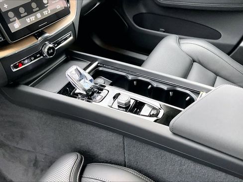New 2026 Volvo XC60 B5 Ultra w/ Protection Package Premier AWD/4WD image 10