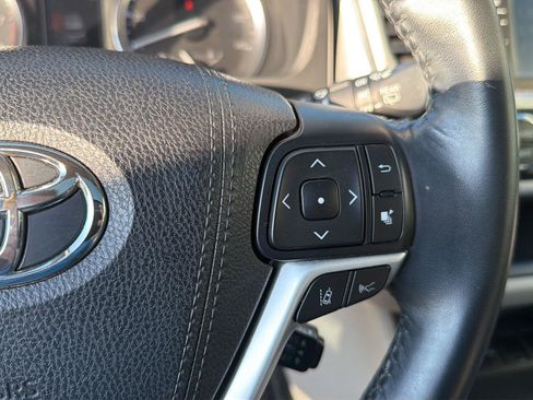 Used 2017 Toyota Highlander XLE FWD image 22