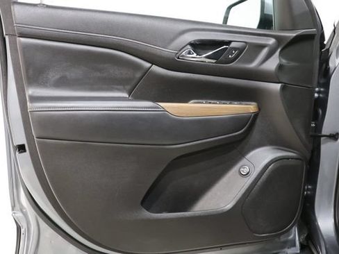 Used 2021 GMC Acadia SLE w/ Driver Convenience Package FWD image 16