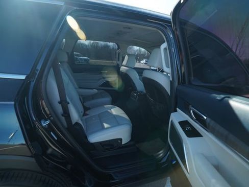 Used 2024 Kia Telluride EX w/ EX Captain's Chair Package image 22