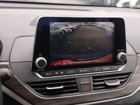 Used 2025 Nissan Altima 2.5 SV FWD image 16