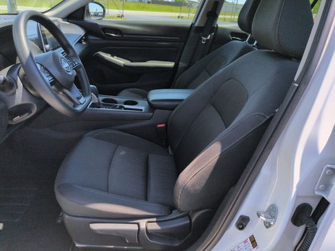 Used 2025 Nissan Altima 2.5 S FWD image 15