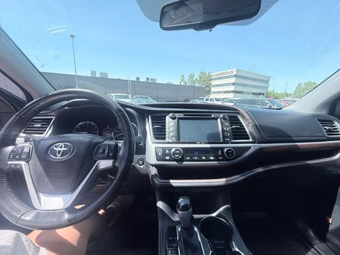 Used 2015 Toyota Highlander Limited AWD/4WD image 18