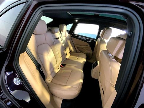 Certified 2024 Porsche Macan w/ Premium Plus Package AWD/4WD image 23