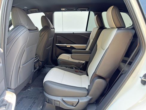 Used 2026 Lexus TX 500h AWD w/ Technology Package image 42