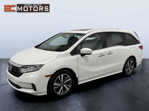 Used 2022 Honda Odyssey Touring image 1