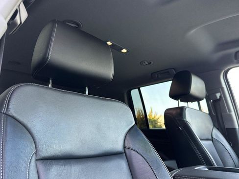 Used 2019 Chevrolet Suburban LT image 18