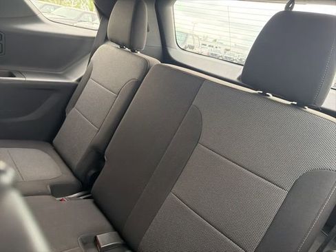 Used 2023 Chevrolet Traverse LT image 17